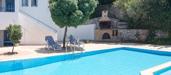Villa Anemos with garden and private swimming pool in Lefkogia near Plakias