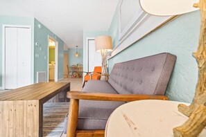 TV - Dockside Marina Studio (Sebastian)