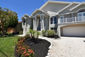 House (Chip Shot) | Exterior