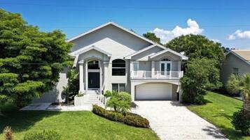 House (Chip Shot) | Exterior