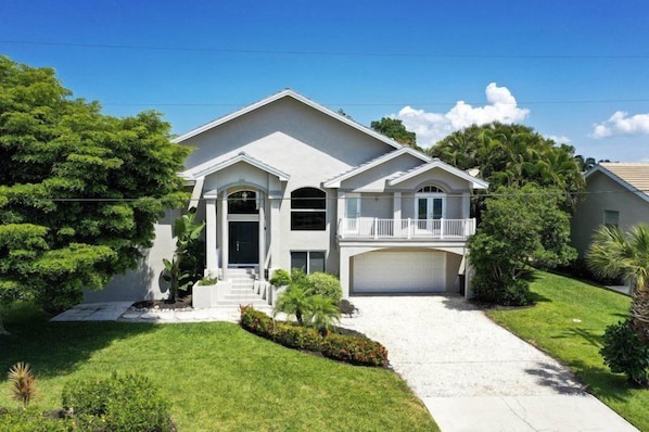 House (Chip Shot) | Exterior