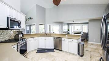 House (Chip Shot) | Exterior