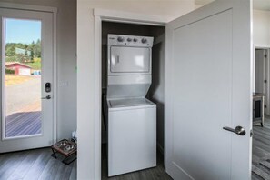 Interior - Bryn Mawr Vineyards Guesthouse (Salem)