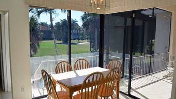 House (Tin Cup) | Private kitchen