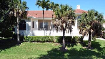 House (Tin Cup) | Exterior