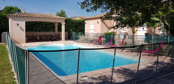 Piscine intérieure, piscine extérieure