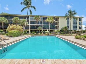 Apartment (Sand Pointe 212) | Pool | Außenpool, beheizter Pool