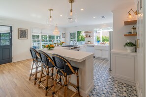 Fridge, microwave, oven, stovetop - Casa Miramar - Coastal Farmhouse Chic Getaway (Santa Barbara)