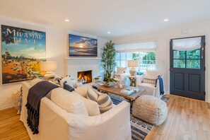 TV, fireplace, ping pong, printers - Casa Miramar - Coastal Farmhouse Chic Getaway (Santa Barbara)