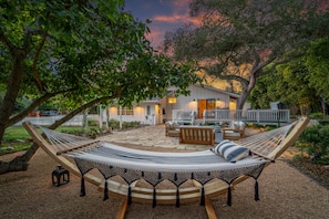 Terrace/patio - Casa Miramar - Coastal Farmhouse Chic Getaway (Santa Barbara)