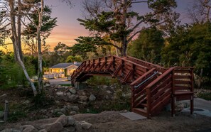 Property grounds - Casa Miramar - Coastal Farmhouse Chic Getaway (Santa Barbara)