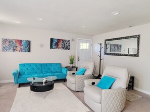 Smart TV - Spacious newly remodeled 3br 2ba in heart of the Seattle (Seattle)