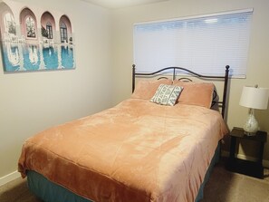 3 bedrooms, in-room safe, desk, iron/ironing board