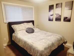 3 bedrooms, in-room safe, desk, iron/ironing board