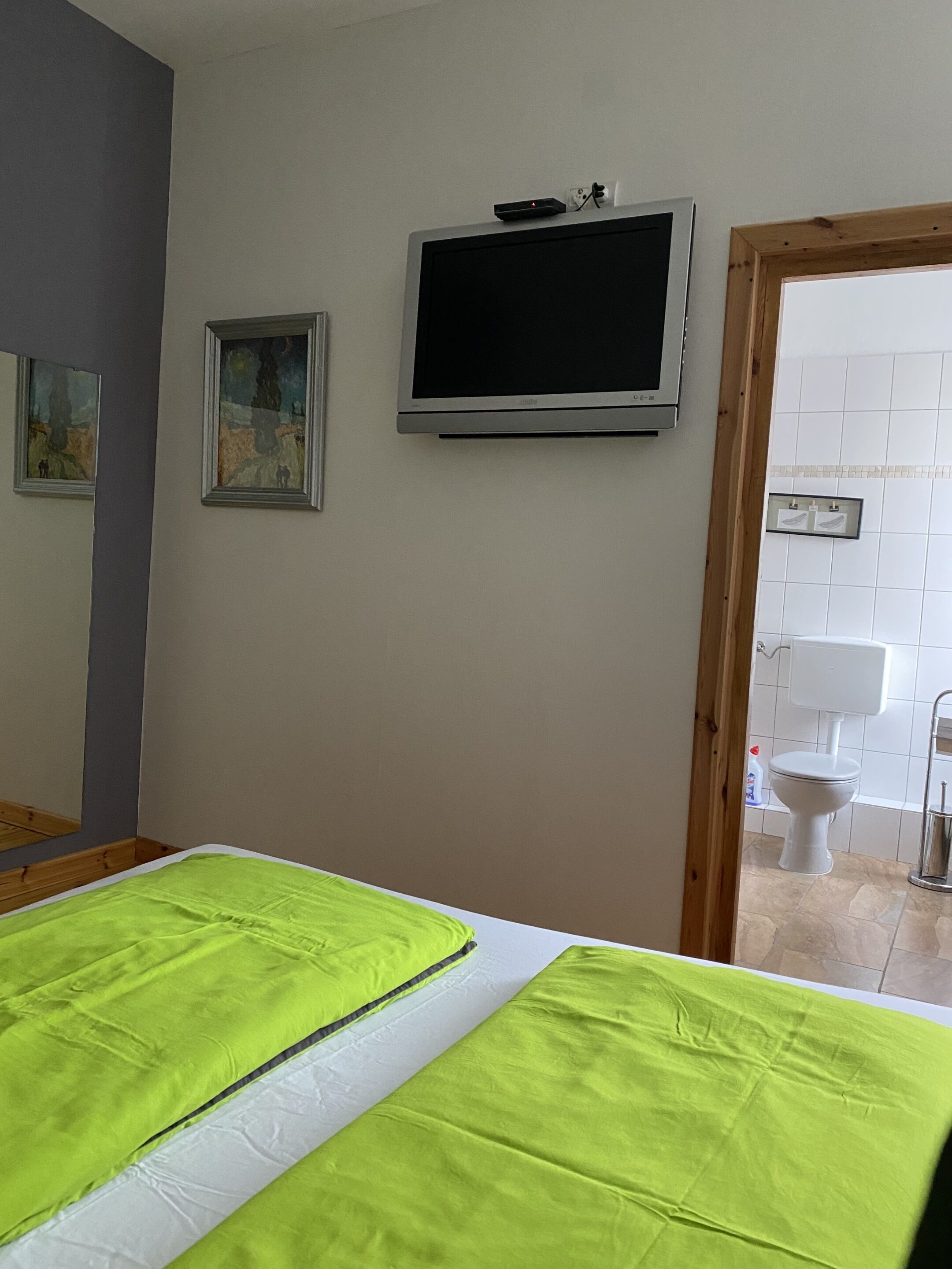 Deluxe Double Room, Private Bathroom | 1 bedroom