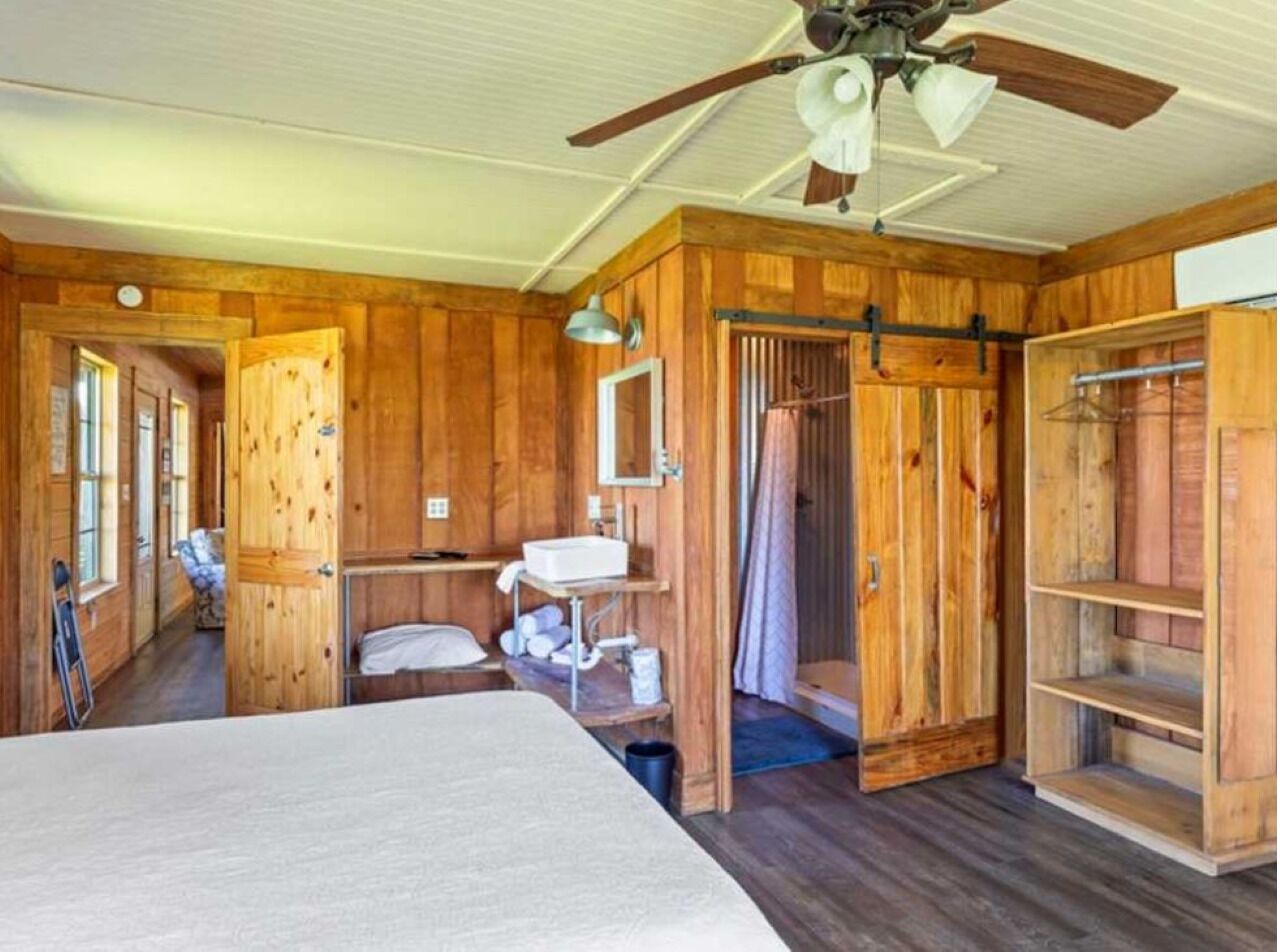 4 bedrooms, WiFi (free), bed sheets