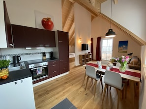 Kühlschrank, Ofen, Herdplatte, Geschirrspüler
