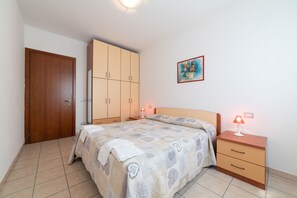 1 habitación y ropa de cama