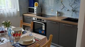 Family Apartment, 2 Bedrooms (Apartman Brankica 1 Island Krk) | Private kitchen | Fridge, microwave, oven, stovetop