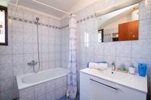 Family Apartment, Multiple Bedrooms (Apartman Brankica 3 Island Krk) | Bathroom | Shower, hair dryer, towels, soap - Brankica Island Apartments (Malinska-Dubasnica)