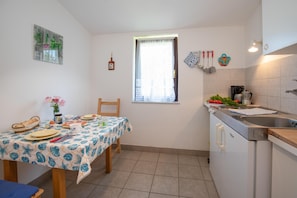 Family Apartment, 2 Bedrooms, Balcony (Apartman Brankica 3 Island Krk) | Private kitchen
