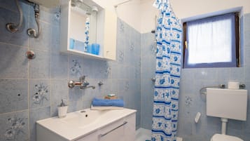 Family Apartment, Multiple Bedrooms (Apartman Brankica 1 Island Krk) | Bathroom | Shower, hair dryer, towels, soap