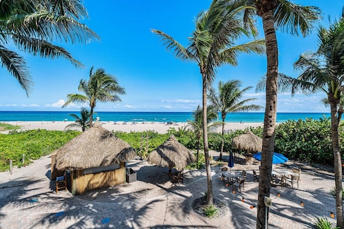 Stunning Oceanfront Resort, enjoy breakfast on your extended balcony