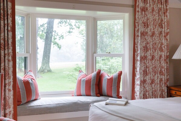 1 bedroom, in-room safe, iron/ironing board, travel cot