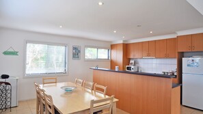 Dining - Bliss Close to Town Inverloch (Inverloch)