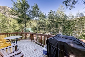 Outdoor dining - Dog Friendly•Close to Monarch•King Beds (Salida)