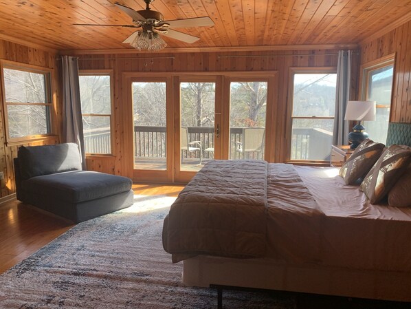 4 bedrooms, desk, iron/ironing board, WiFi