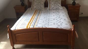 5 bedrooms, desk, iron/ironing board, free WiFi