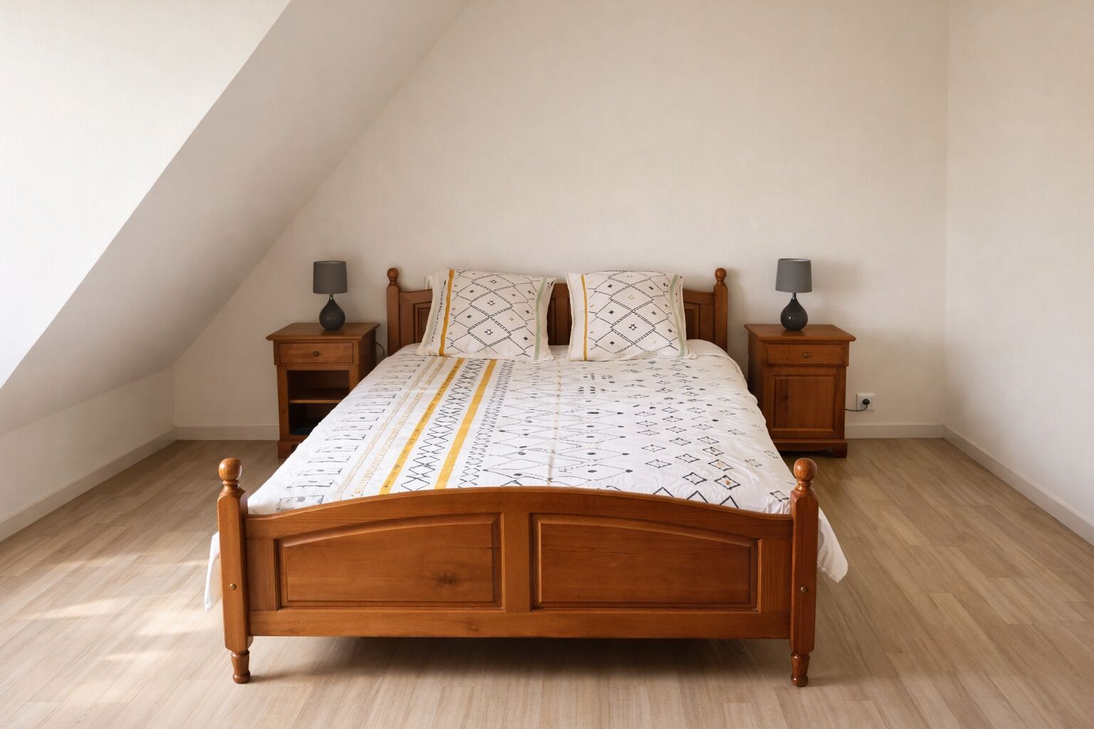 5 bedrooms, desk, iron/ironing board, free WiFi