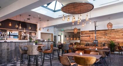 Luxury hot tub Lodge at Retallack nr. Padstow & Newquay