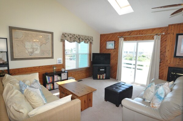 TV, DVD player, video library - PrivatePool,HotTub,Elevator,OceanViews,DogFriendly (Nags Head)