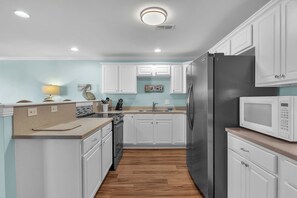 Dishwasher, coffee/tea maker, cookware/dishes/utensils, ice maker