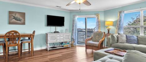 Fernseher, DVD-Player, Bücher, Videothek