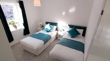 2 bedrooms, internet, bed sheets