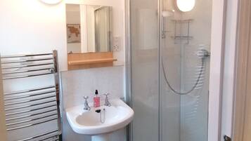 Combined shower/tub