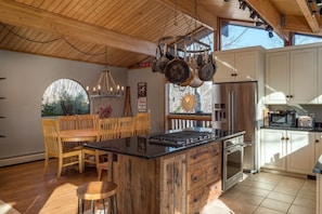 Fridge, microwave, oven, stovetop - Beautiful Mountain Home - Next to Sunday River (Newry)
