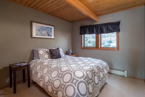 5 bedrooms, travel cot, free WiFi, bed sheets