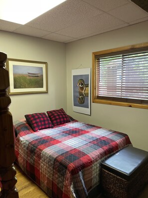 2 bedrooms, in-room safe, desk, iron/ironing board