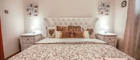 3 chambres, bureau, chambres insonorisées, fer et planche à repasser