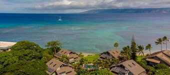 Spectacular, fully renovated 3-Bedroom Oceanfront Townhome in Kahana