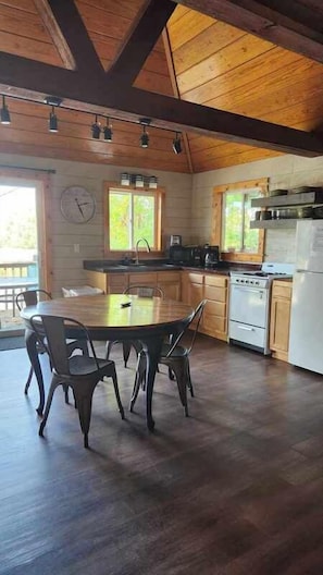 Microwave, coffee/tea maker, toaster oven - Muskie Cabin - Fremont, WI (FREMONT)