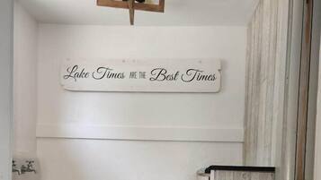 Micro-ondes, cafetiĂšre/bouilloire