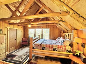 6 habitaciones, escritorio y tabla de planchar con plancha