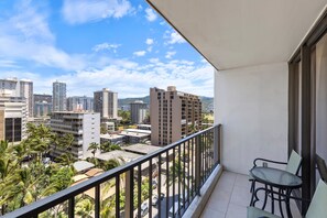 Property grounds - Deluxe Ocean and City View Waikiki Banyan Condo, Free Parking & Wi-Fi by Koko Resort Vacation Rentals (Honolulu)