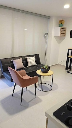 Appartamento Standard | Area soggiorno | Smart TV 40 pollici con canali digitali, TV