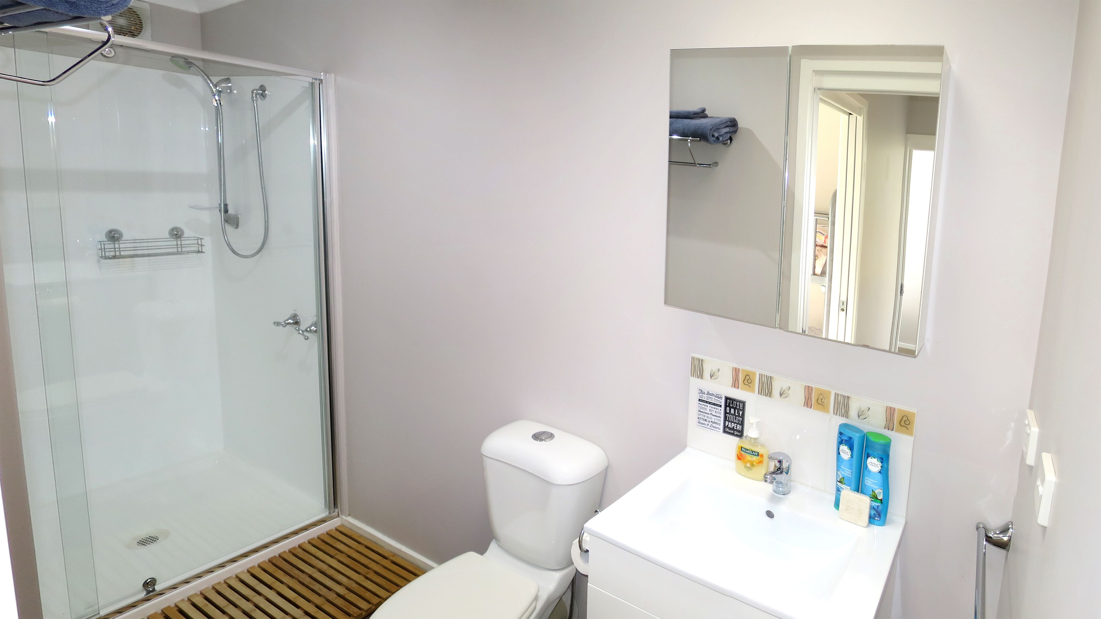 Dolphin Shores - A very private beachfront oasis with separate games room. — image 18